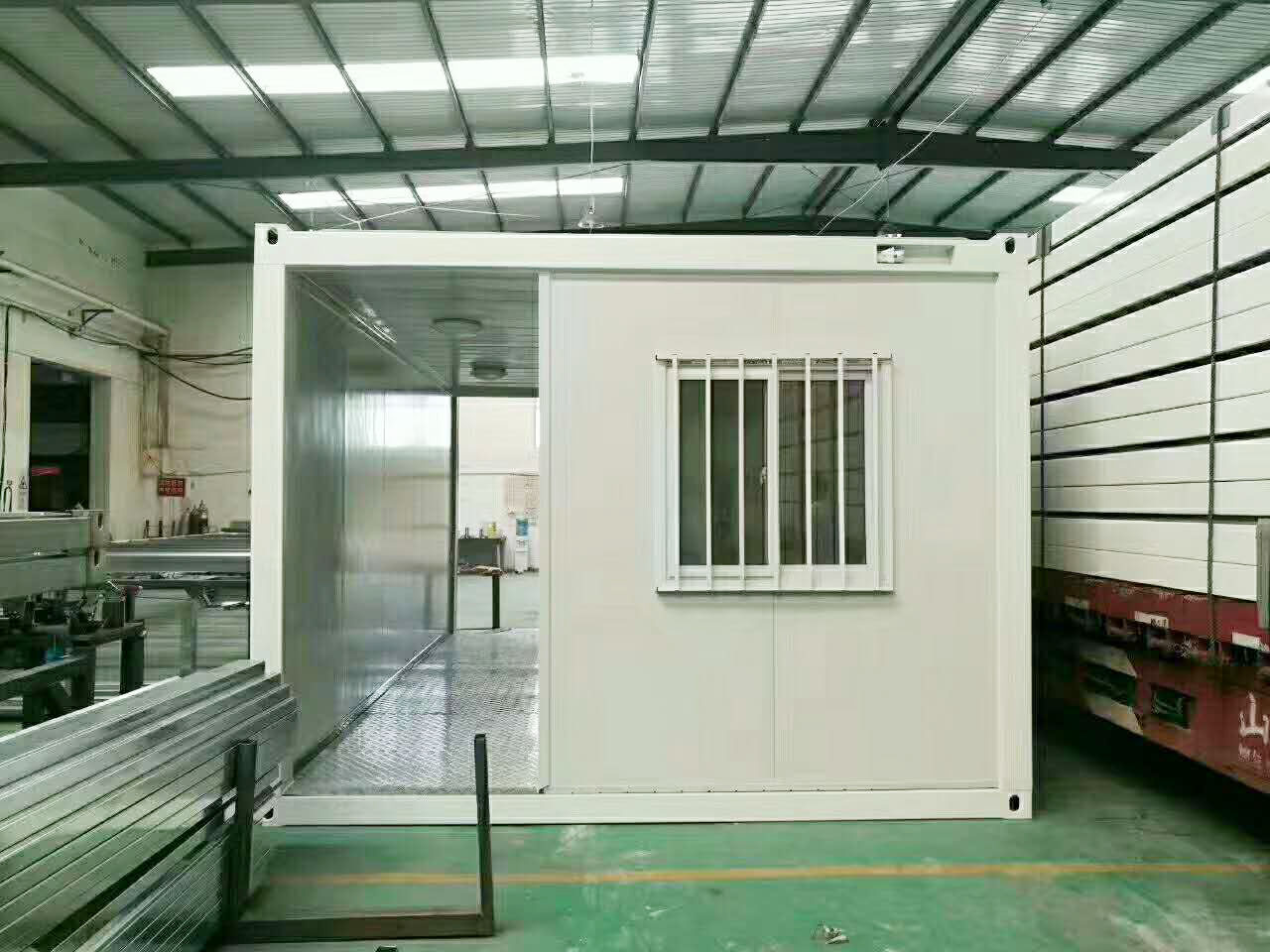 住人集裝箱與傳統(tǒng)活動(dòng)房搭建時(shí)哪個(gè)更省時(shí)省力