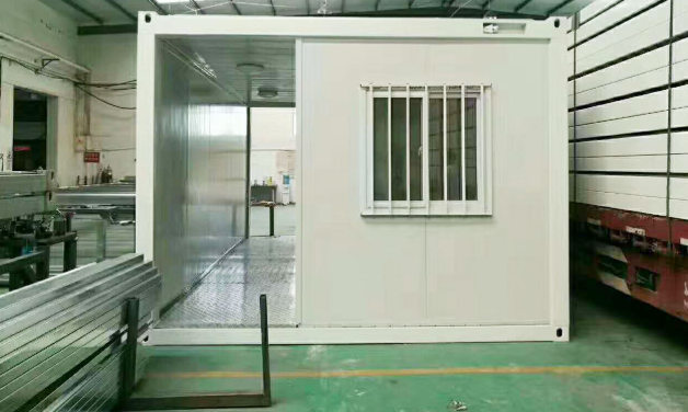 住人集裝箱與傳統(tǒng)活動(dòng)房搭建時(shí)哪個(gè)更省時(shí)省力