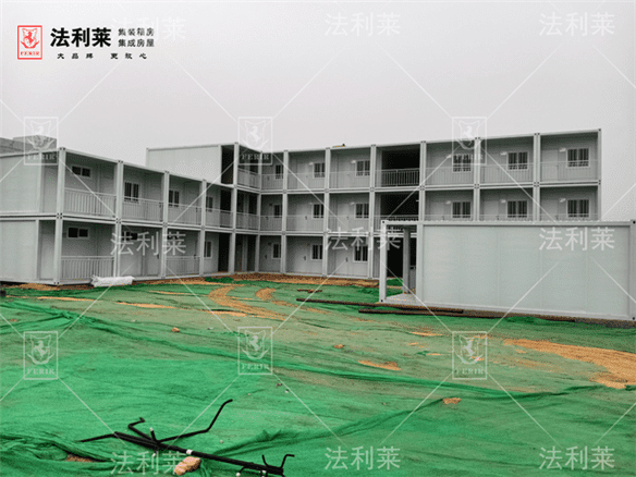 北京萬興建筑集團(tuán)項(xiàng)目41間集裝箱房安裝完畢